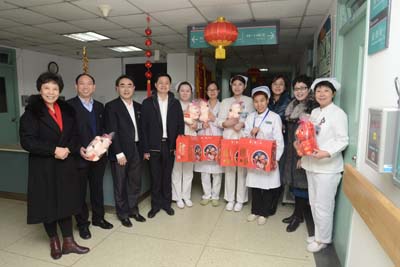 1-4医管局和院领导慰问送祝福.jpg